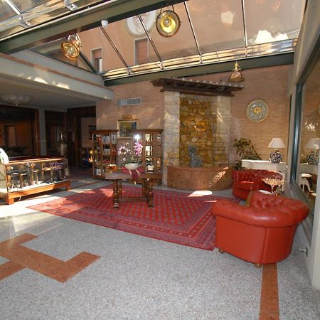 Hotel Villa Delle Rose Пеша Экстерьер фото