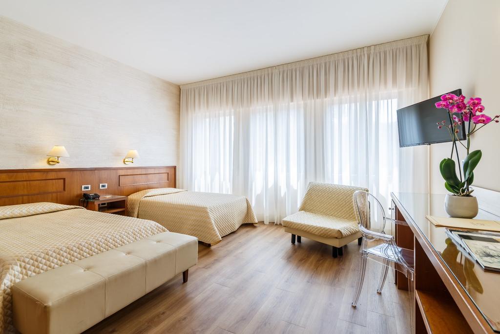 Hotel Villa Delle Rose Пеша Экстерьер фото