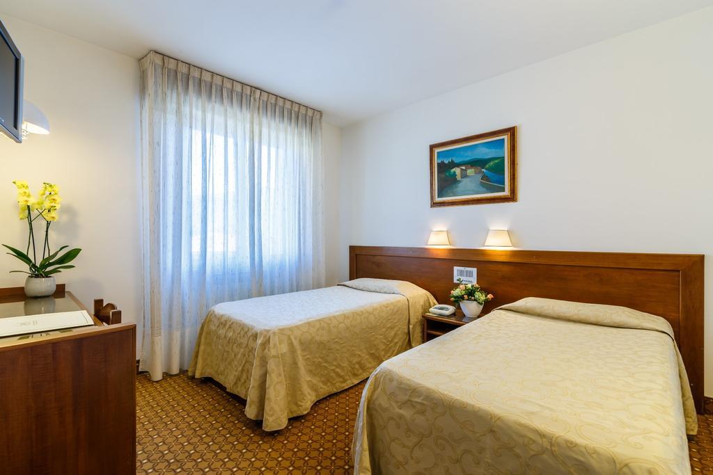 Hotel Villa Delle Rose Пеша Экстерьер фото