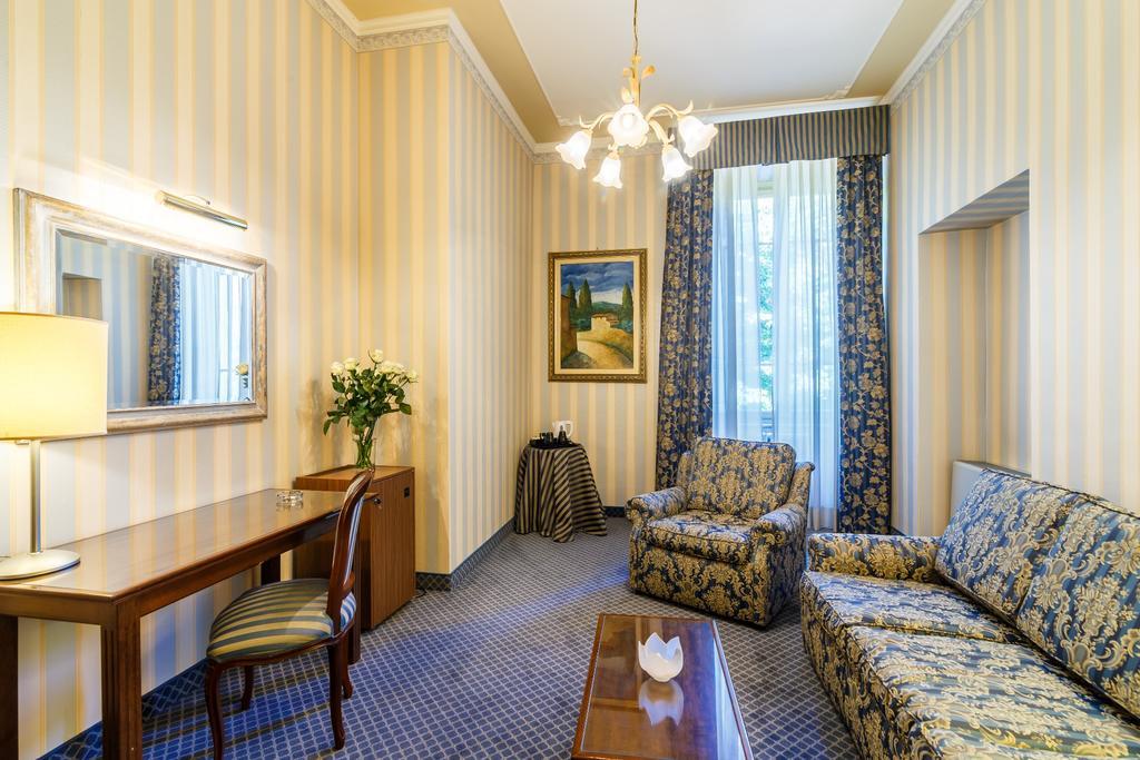 Hotel Villa Delle Rose Пеша Экстерьер фото