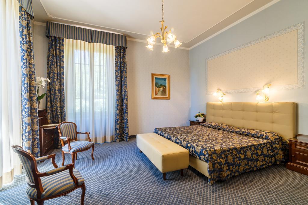 Hotel Villa Delle Rose Пеша Экстерьер фото