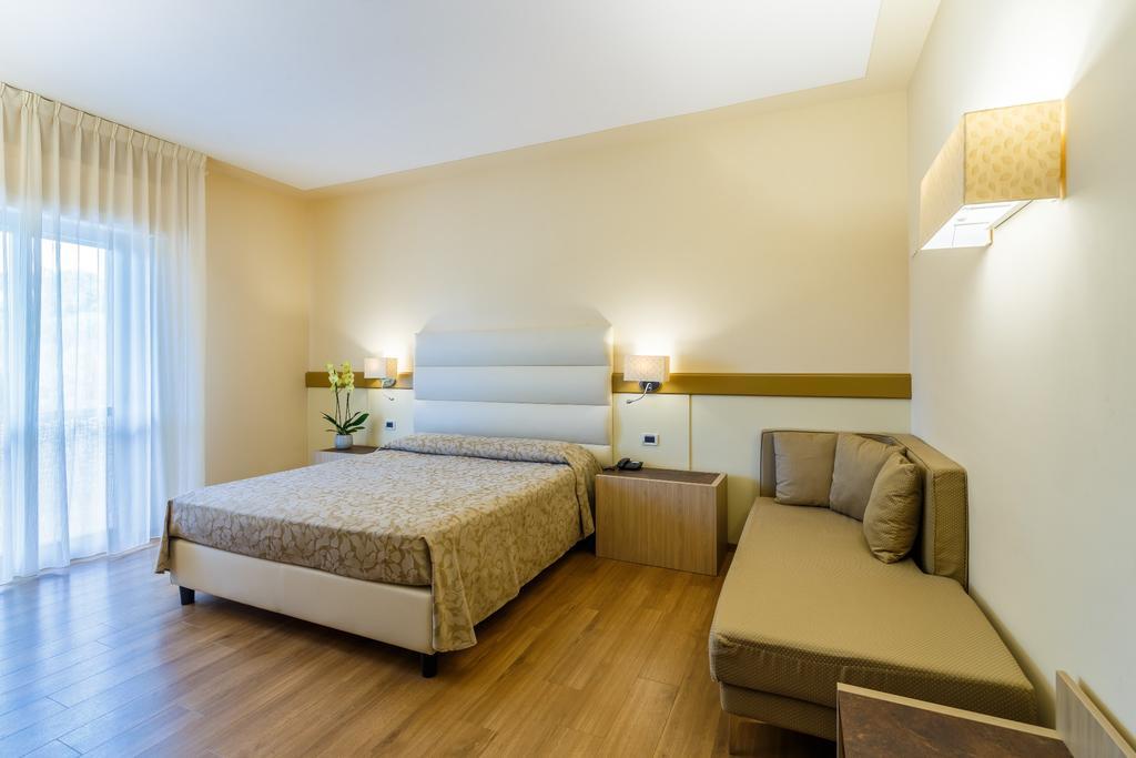 Hotel Villa Delle Rose Пеша Экстерьер фото