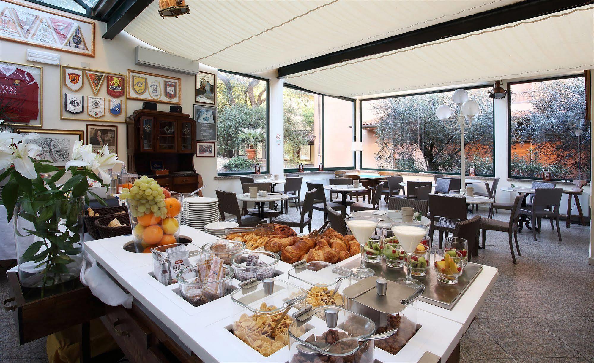 Hotel Villa Delle Rose Пеша Экстерьер фото